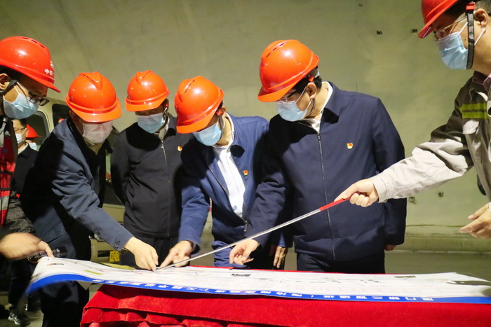 0219【工程公司】福建省委常委、廈門(mén)市委書(shū)記趙龍調研海滄隧道（第二西通道）項目 (2)_調整大小.jpg