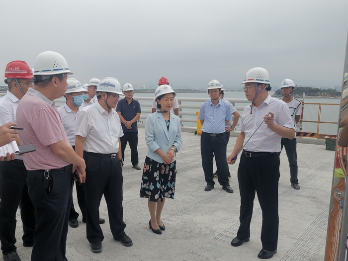 0907【工程公司】省委、省政府領(lǐng)導調研翔安大橋項目建設情況1_調整大小.jpg